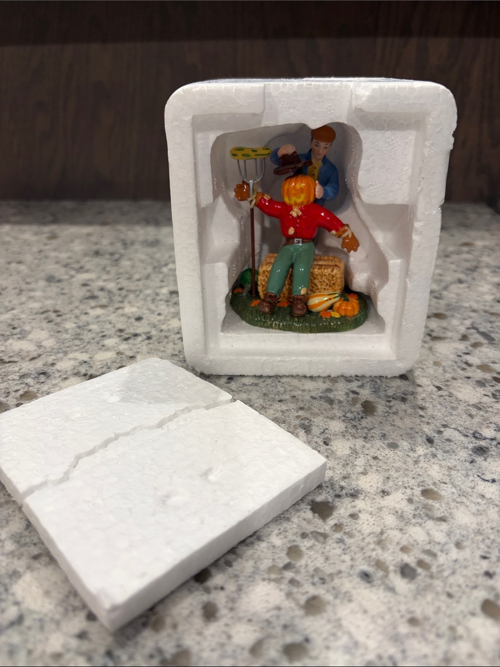 Department 56 Topping Off The Scarecrow - Picture 3 of 7